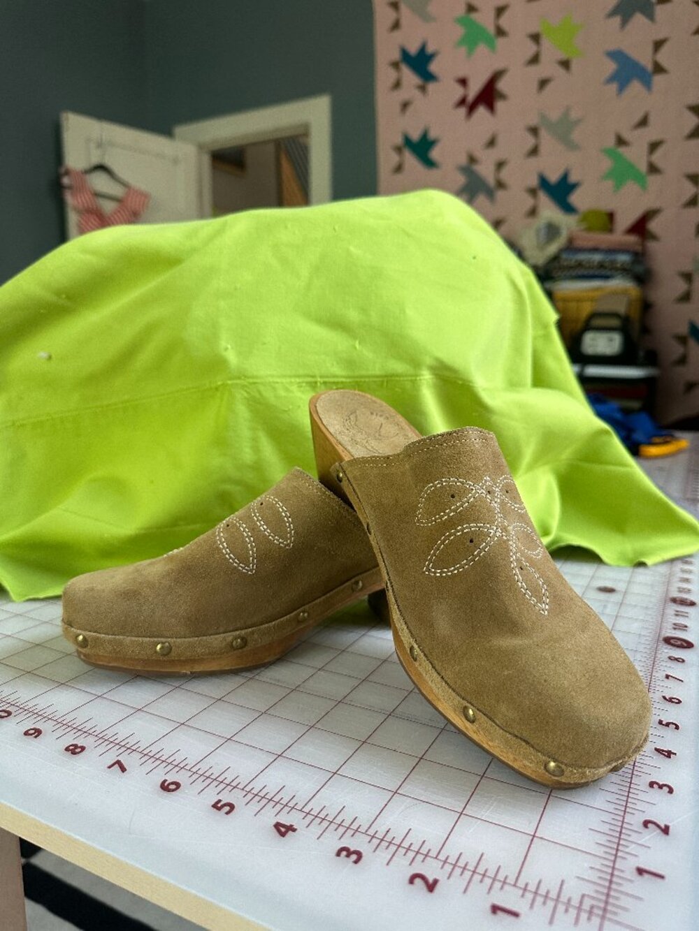 Bird of Flight Shy Clog size 8